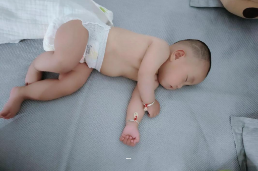 资兴宝宝总是摇头怎么回事